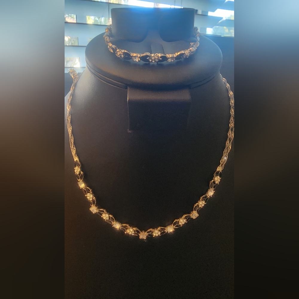 Monet Elegant Silver Tone Women's Jewelry‎ Set
